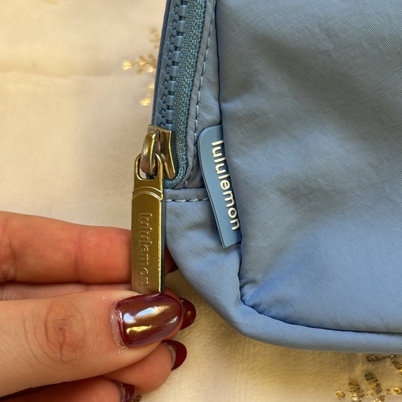 Lululemon - Everywhere Belt Bag 1L - Picture 3 of 7